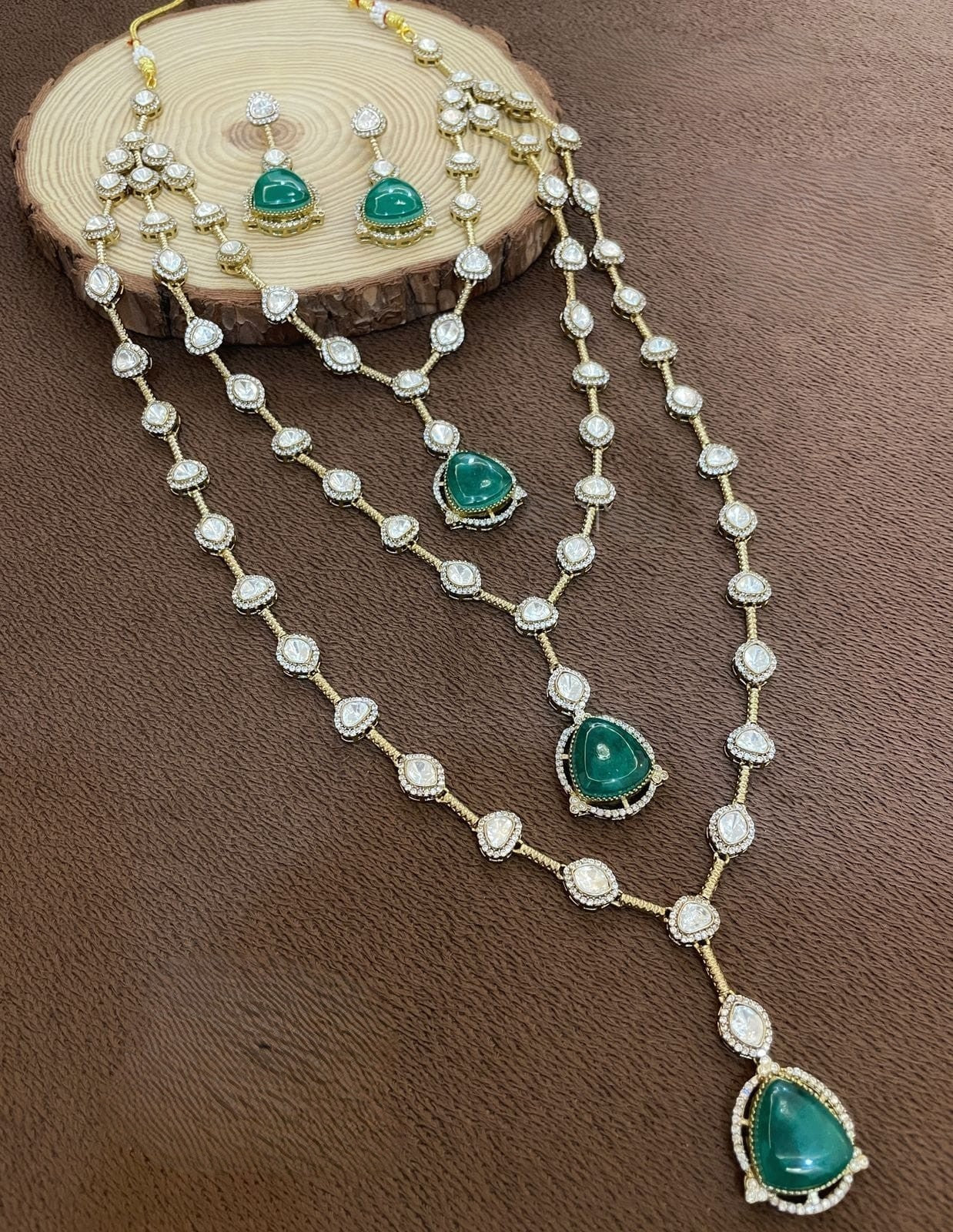 The Inaya Emerald Polki Set
