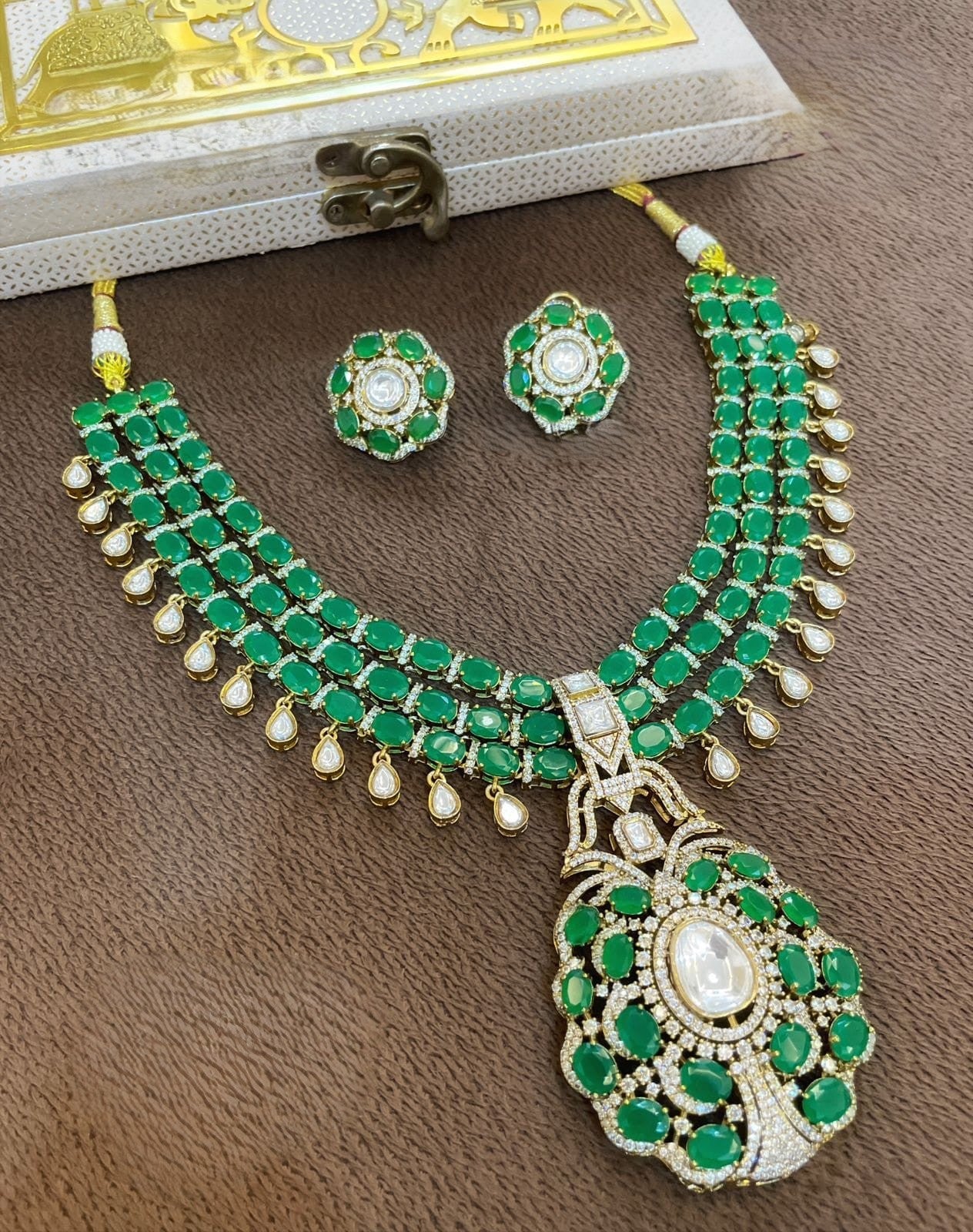 The Aanya Emerald & Polki Necklace Set