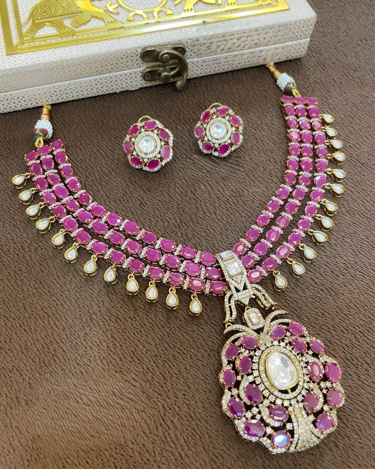 The Aanya Emerald & Polki Necklace Set