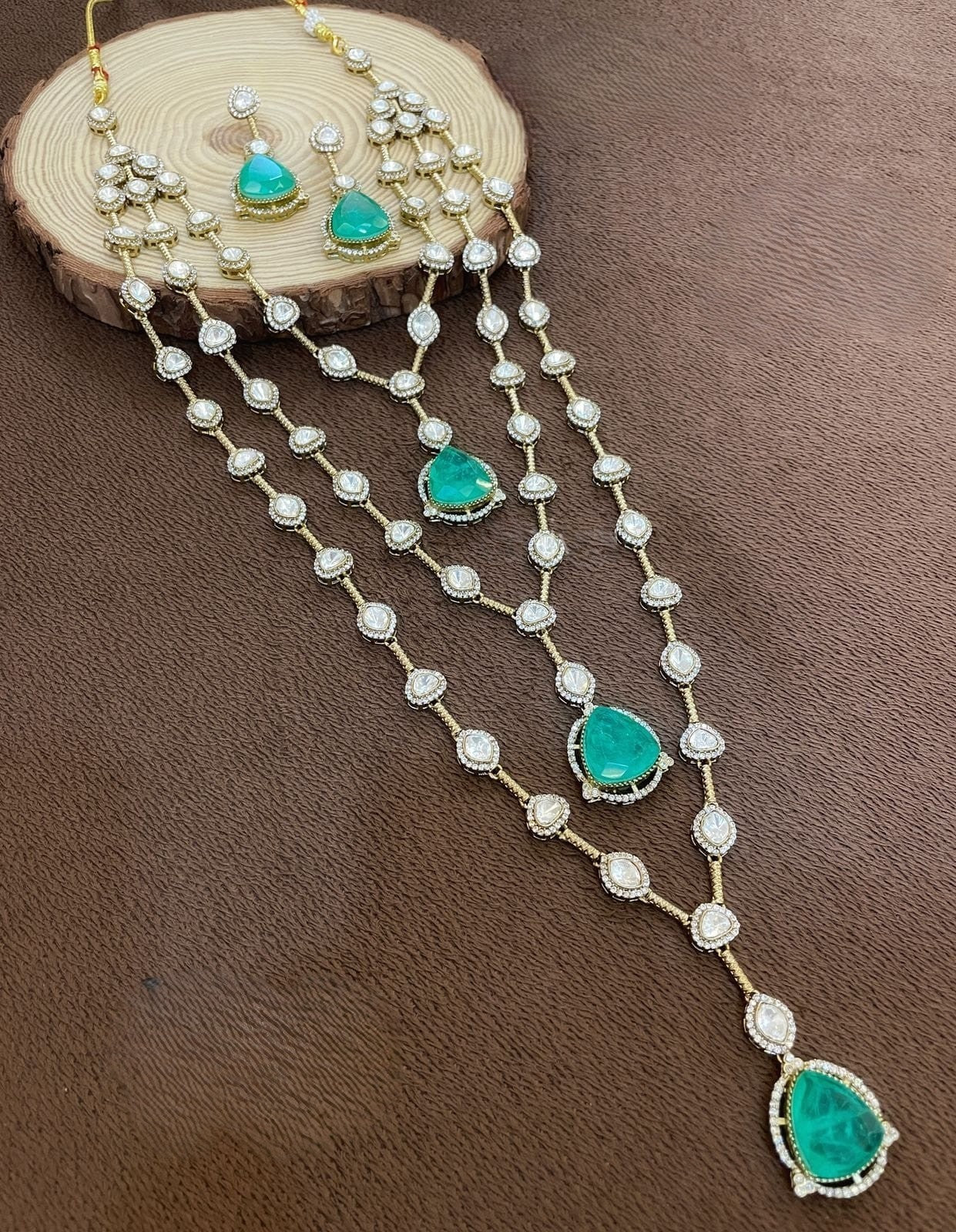 The Inaya Emerald Polki Set